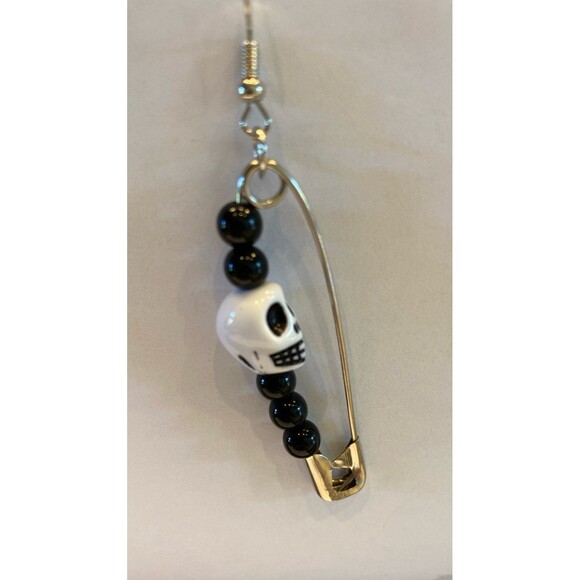 Earrings Skull Safety Pin Goth Emo Halloween Spooky Scary  Graveyard Cemetery - Picture 5 of 5
